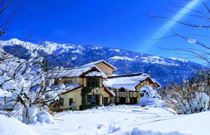 Amritsar to Manali Taxi